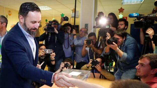 Abascal pide «resolver las diferencias» por la unidad de España