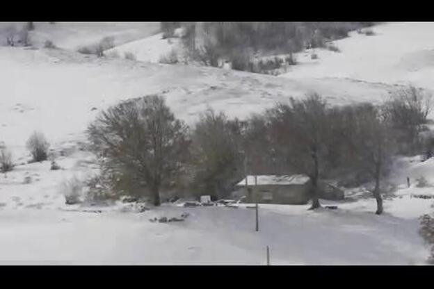 El viento y la nieve azotan el norte y condicionan tráfico, trenes y aviones