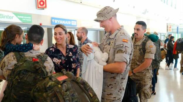 La emoción en el regreso de 167 militares