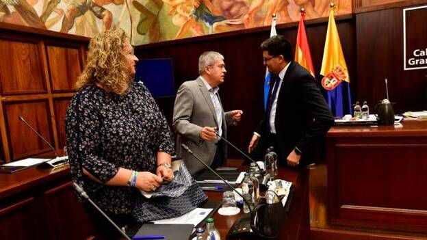 El reparto de altos cargos rompe la unidad de voto en el Cabildo