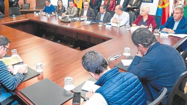 NC y PSOE apagan el fuego de la ruptura de voto por los altos cargos