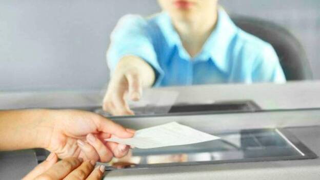 «Entrégame el dinero o habrá heridos»