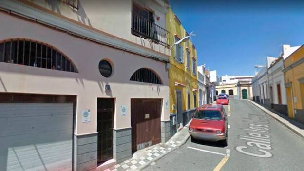 Sufre quemaduras al incendiarse su casa