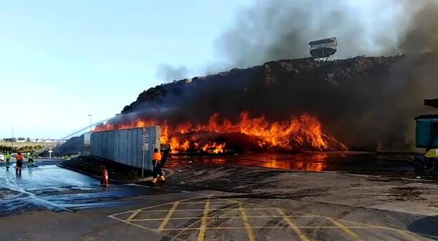 Incendio en el vertedero de Juan Grande