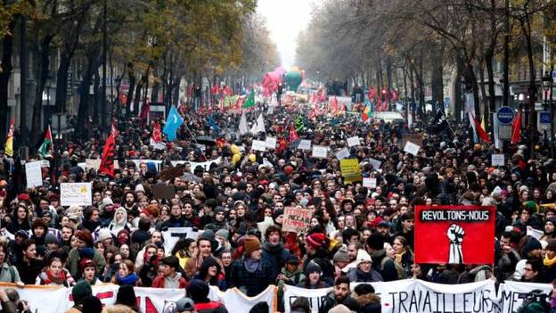 Una huelga masiva desafía la principal reforma de Macron