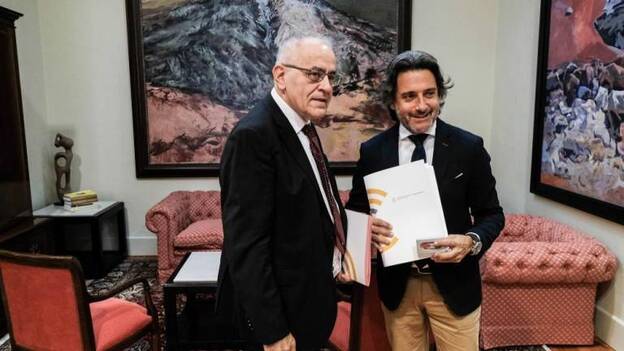 Más canarios demandan transparencia