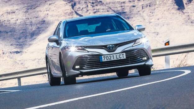 Toyota reflota otro de sus buques insignia: Camry