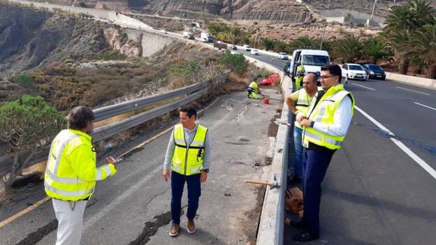 Un carril de la GC-1, cerrado por filtraciones en el Tívoli