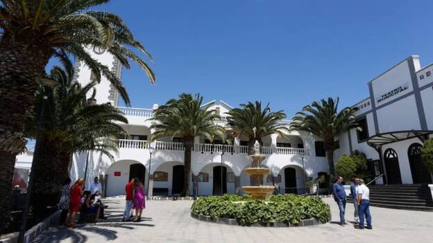 San Bartolomé ayuda a 273 estudiantes