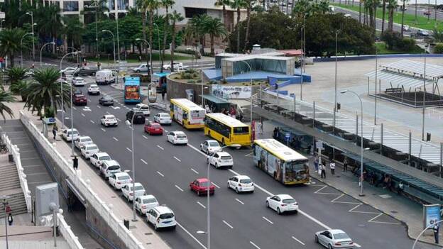 La ciudad revoca 17 licencias a taxistas