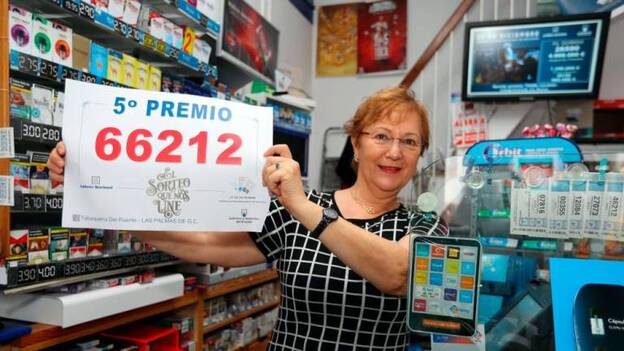 El quinto premio lleva la emoción a las puertas de catedral de Gran Canaria