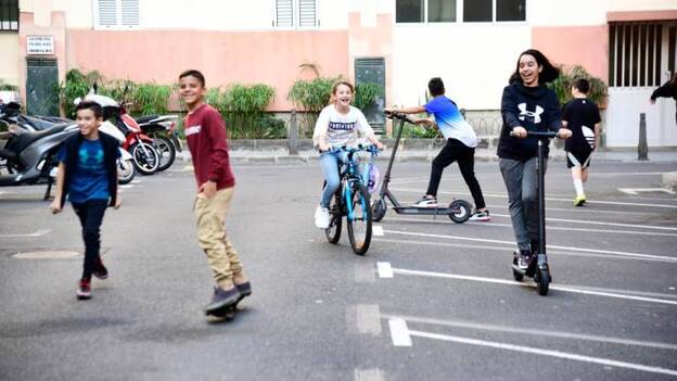 Los niños aún juegan en la calle el 6 de enero