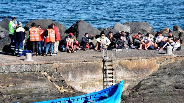 Llega una patera con 17 personas a Lanzarote