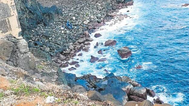 Hallan una zódiac abandonada en Costa Ayala