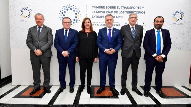 Cumbre para frenar la escalada de precios de los billetes aéreos