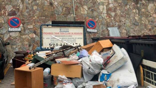 El incivismo ensucia y estropea las calles de la capital