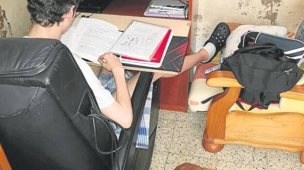 Un alumno se queda en casa por barreras en el IES Casas Nuevas