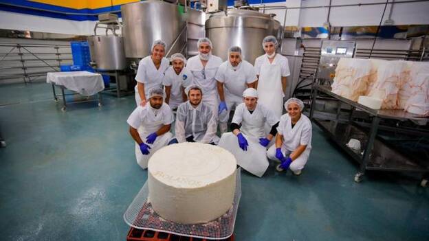 Nuevo récord: un queso de 196,8 kilos de la quesería Bolaños