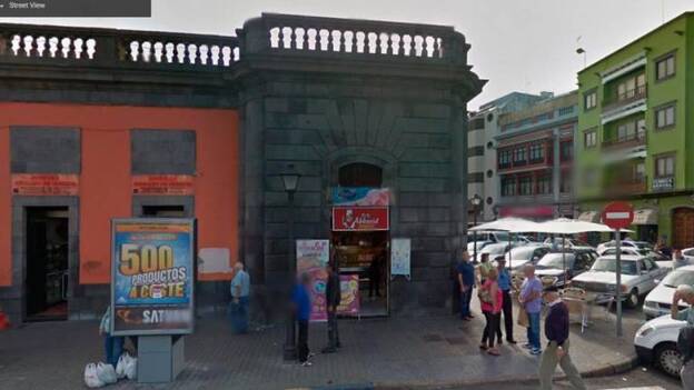 Roba con un arma simulada a una mujer en Vegueta