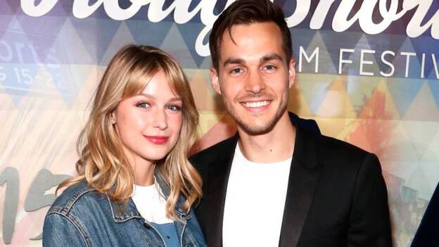 "Supergirl" anuncia que espera su primer bebé