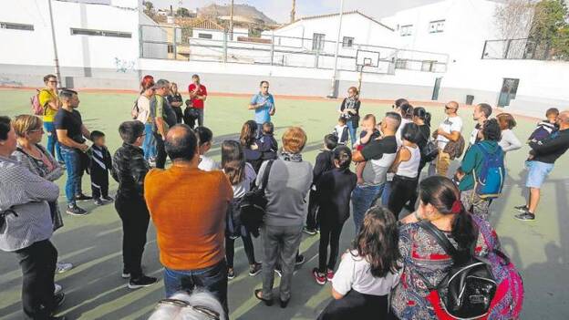 «¿Quién va a preinscribir a sus hijos en el colegio de Cardones?»