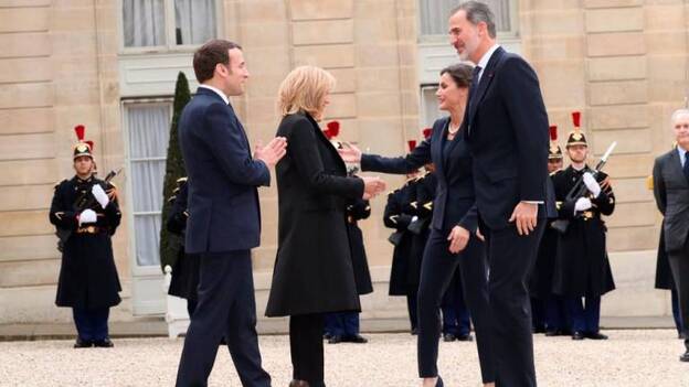 El viaje exprés de los reyes a París