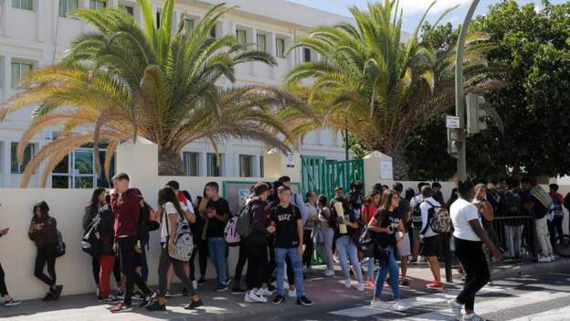 La suspensión de clases afecta a 303.873 estudiantes en Canarias
