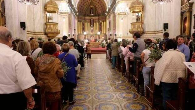 El Obispado de Canarias recomienda a los mayores oir la misa por TV y radio
