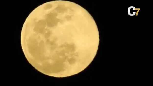 El profesor-fotógrafo de la luna llena