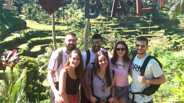 Los seis canarios que estaban en Bali inician su retorno a España