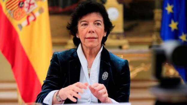 Celaá confía en «poder regresar a las aulas» este curso aunque «solo sea quince días»