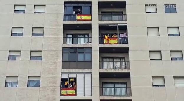 Vídeo: El ‘Hola Don Pepito’ y ‘La Rama’ desde el balcón