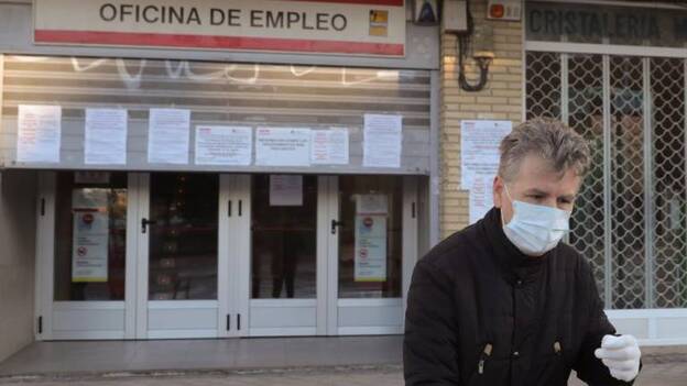 El coronavirus destruye casi 900.000 empleos y suma 300.000 parados en marzo