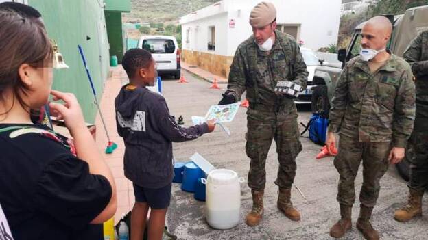 Dibujos de niños acogidos a la Brigada Canarias