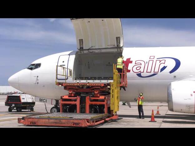 Canarias recibe más material sanitario