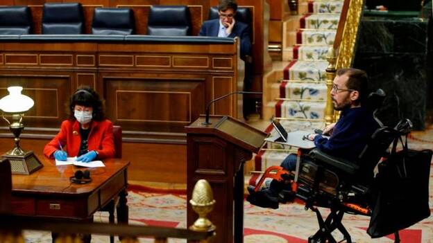 Podemos acusa al PP de estar «fuera de la Constitución»
