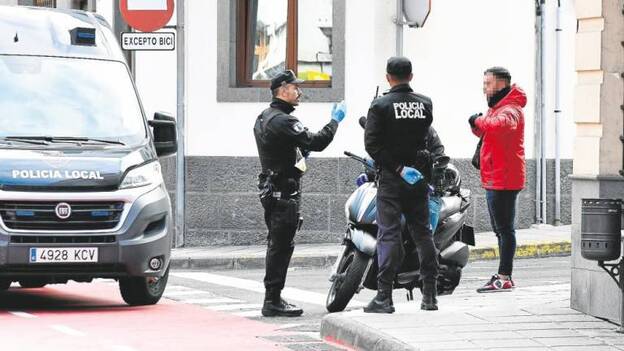 Los policías locales de Canarias detienen a 103 personas por el estado de alarma