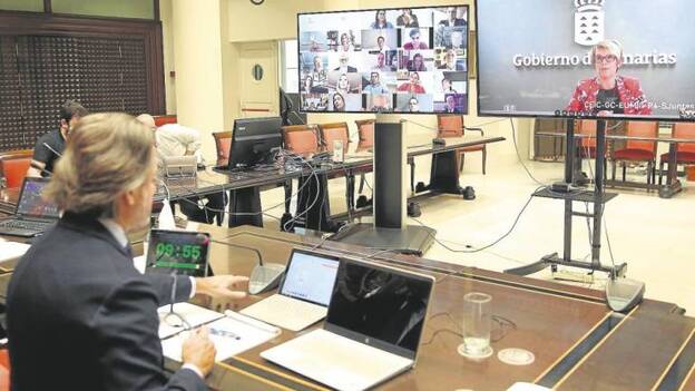 Máñez asegura afanarse para evitar retrasos en la prestación de los ERTE