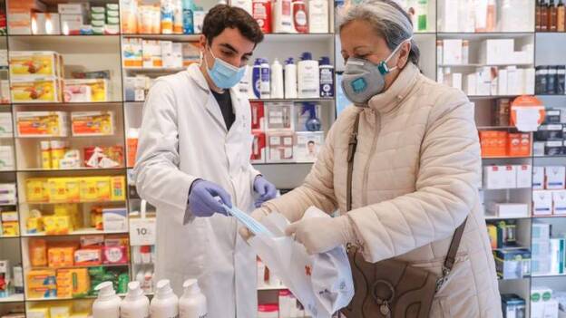 Las farmacias canarias distribuyen en tres días las 400.000 mascarillas