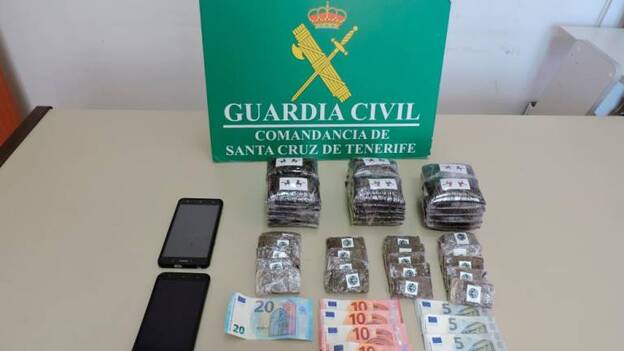 Sorprendido en una guagua en La Orotava con más de 3 kilos de hachís en una mochila