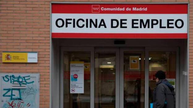 El paro sube en 121.000 personas hasta marzo y se destruyen 285.600 empleos