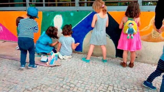 División entre padres ante los paseos de menores de 14