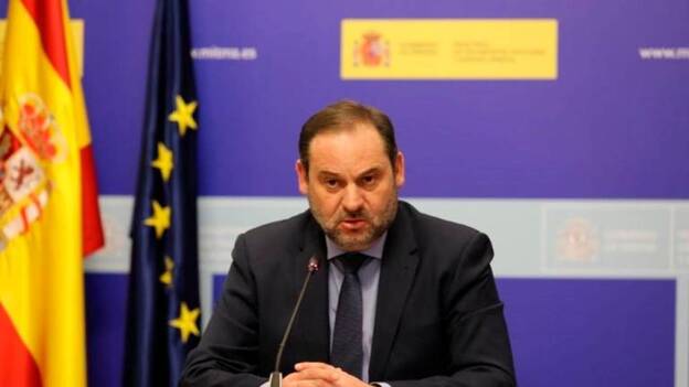 Ábalos propone que las aerolíneas cambien los billetes por cupones