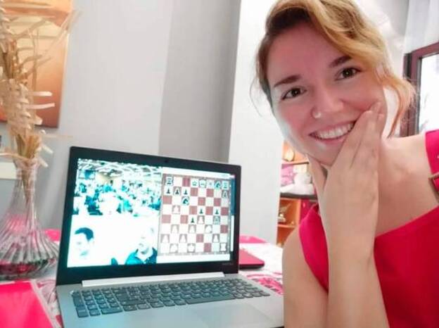 Sabrina Vega luce su mejor tablero virtual para paliar el confinamiento