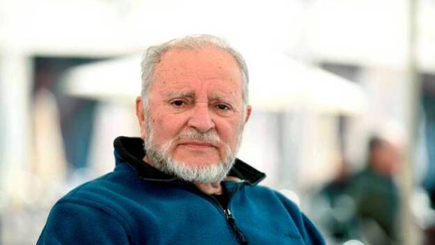 Julio Anguita continúa estable dentro de la gravedad