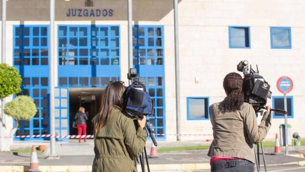 Le salvan la vida tras ahorcarse en el calabozo