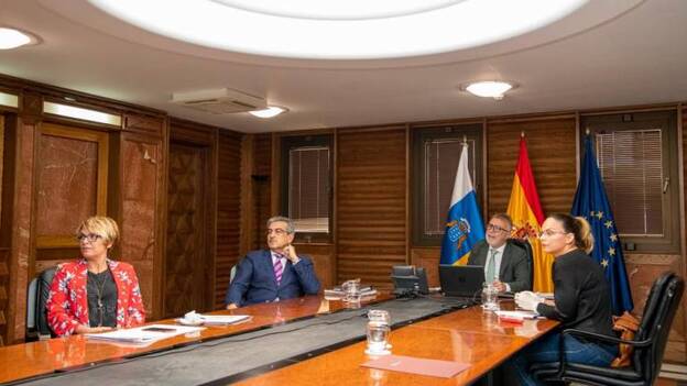 Primeros pasos del pacto para reactivar Canarias