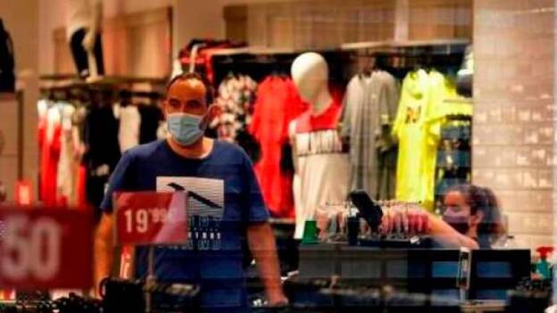 Comienzan las rebajas, pero respetando la distancia