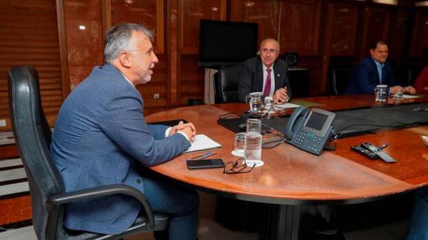 El presidente canario pide actuar "con urgencia" en el turismo