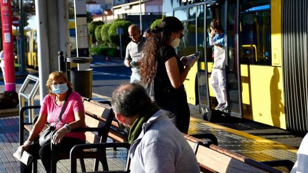 El Gobierno adelanta 20,6 millones a los cabildos para el transporte